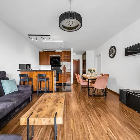 Apartment Center Business - Parking And Balcony - By Rentujemy *