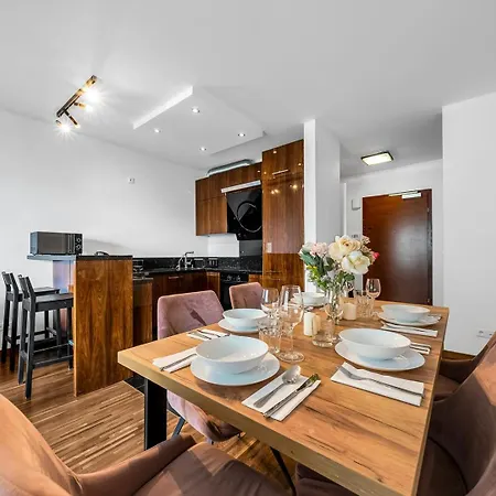 Center Business - Parking And Balcony - By Rentujemy Apartman