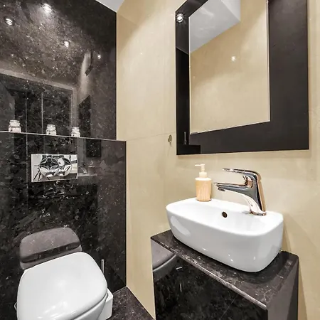 Center Business - Parking And Balcony - By Rentujemy Appartement